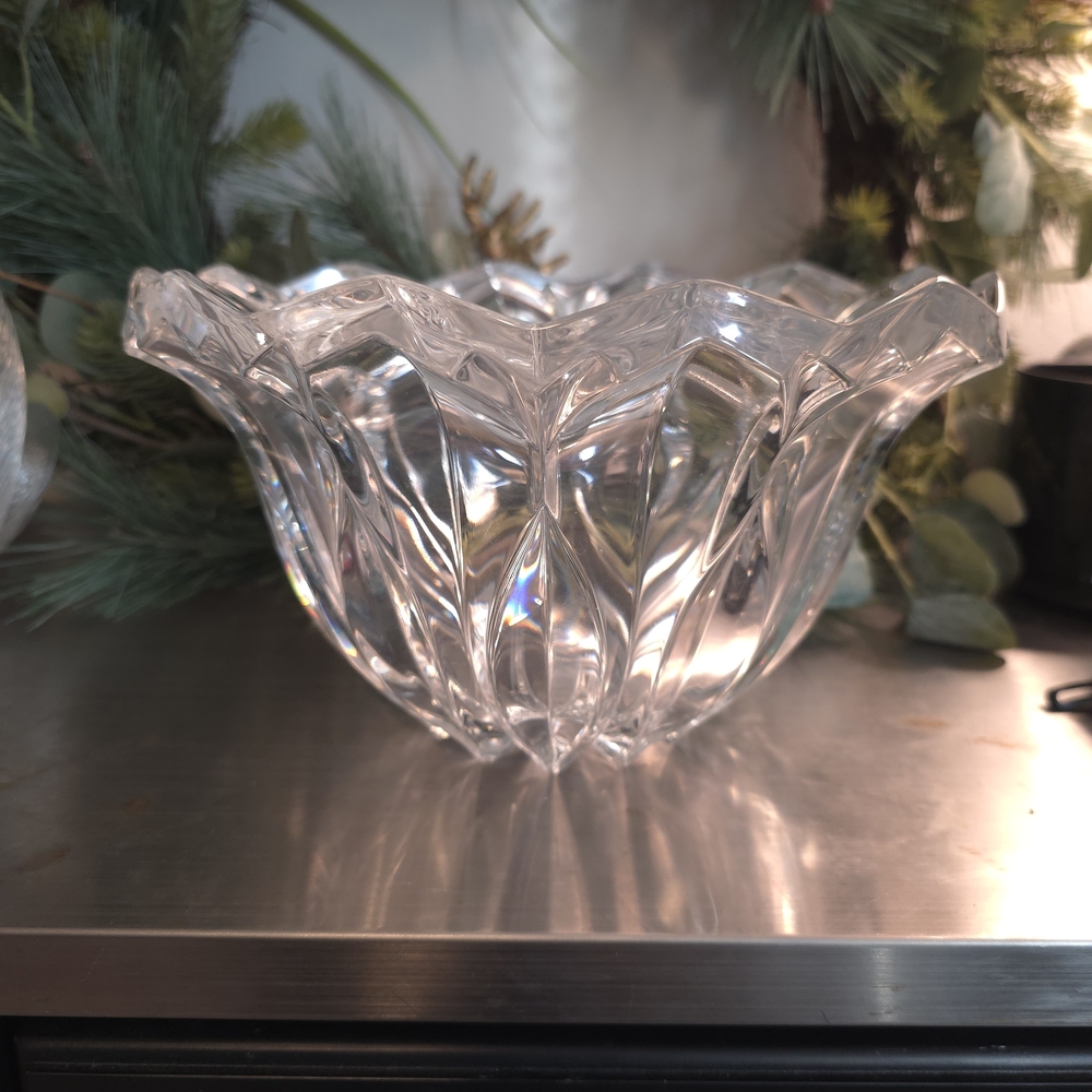 Durand - "Capillio" 24% Lead Crystal Centerpiece